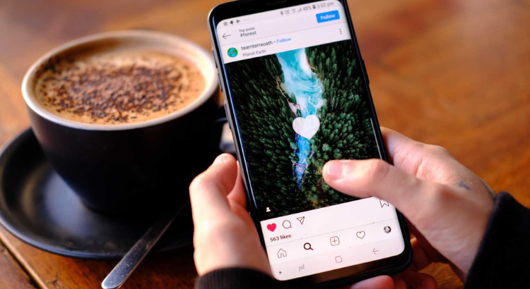 Social media influencer sharing Instagram’s new features in 2025